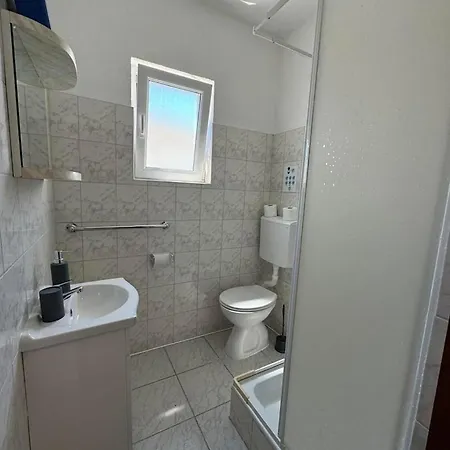 Konukevi Complex In Okrug Donji 3*