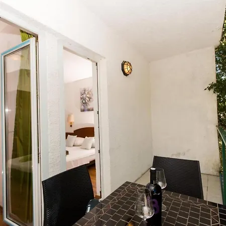 Konukevi Complex In Okrug Donji 3*