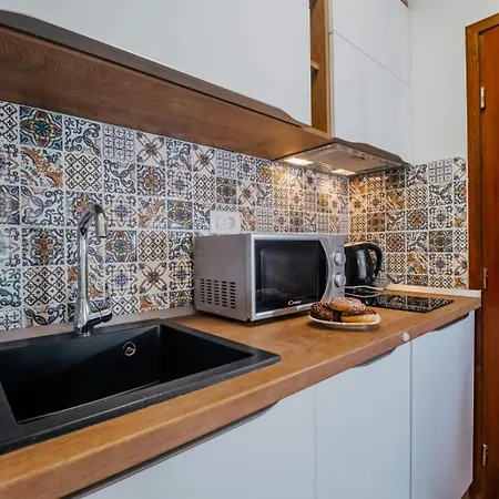 Konukevi Complex In Okrug Donji 3*